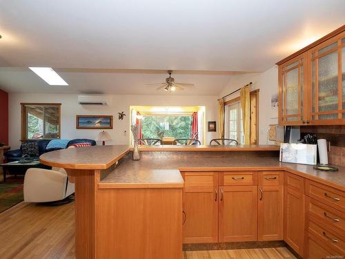 14 Treasure Trail, Protection Island, BC - Indoor Photo Showing Kitchen