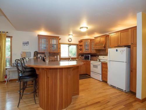 14 Treasure Trail, Protection Island, BC - Indoor Photo Showing Kitchen