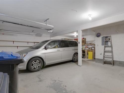 645 Mark Road, Kelowna, BC - Indoor Photo Showing Garage