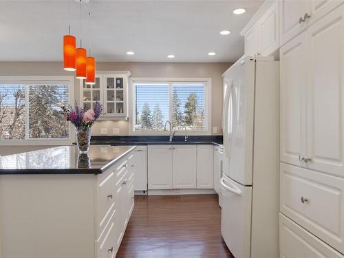 645 Mark Road, Kelowna, BC - Indoor Photo Showing Kitchen With Double Sink