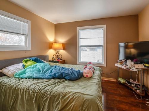 324 Windsor Avenue, Penticton, BC - Indoor Photo Showing Bedroom