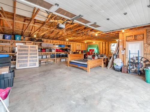 324 Windsor Avenue, Penticton, BC - Indoor Photo Showing Garage