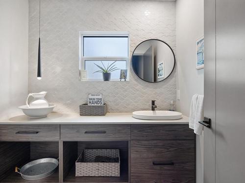 9-356 14Th St, Courtenay, BC - Indoor Photo Showing Bathroom