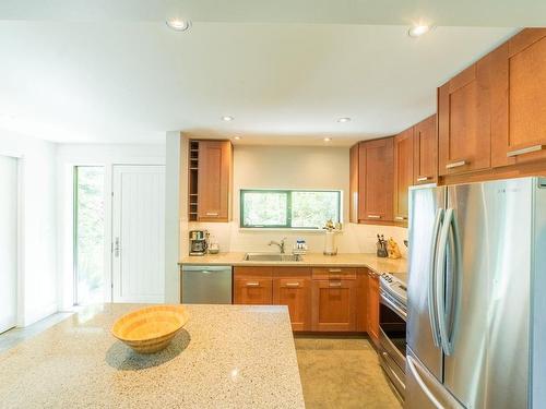 1156 Pacific Rim Hwy, Tofino, BC - Indoor Photo Showing Kitchen