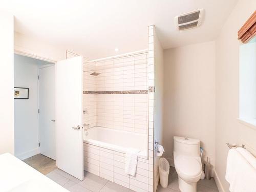 1156 Pacific Rim Hwy, Tofino, BC - Indoor Photo Showing Bathroom