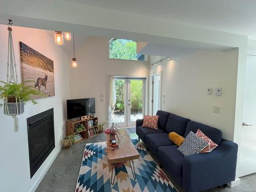 1156 Pacific Rim Hwy, Tofino, BC - Indoor Photo Showing Living Room With Fireplace