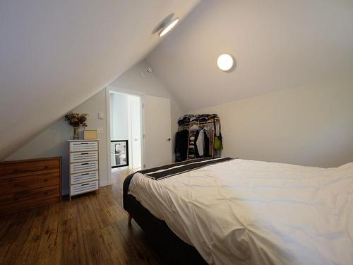 1156 Pacific Rim Hwy, Tofino, BC - Indoor Photo Showing Bedroom