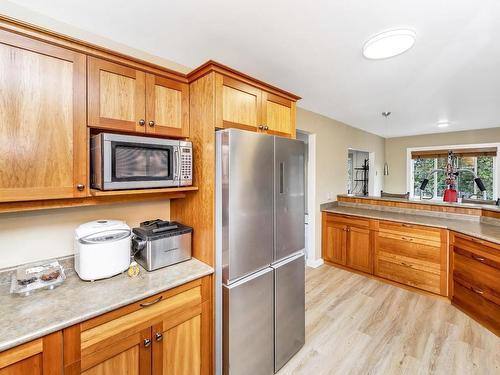 2586 Rainville Rd, Langford, BC - Indoor Photo Showing Kitchen