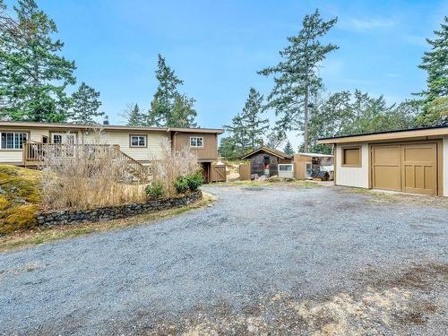 2586 Rainville Rd, Langford, BC - Outdoor