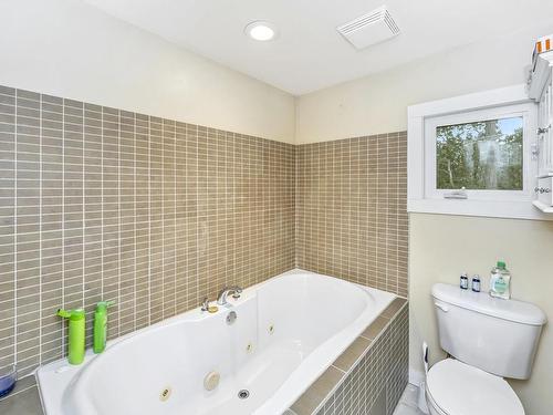 2586 Rainville Rd, Langford, BC - Indoor Photo Showing Bathroom