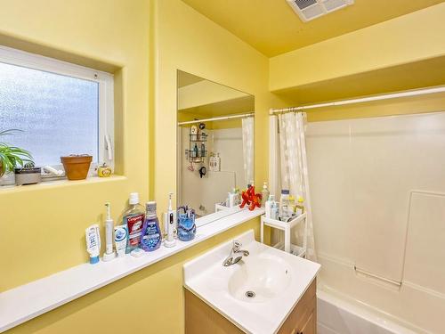 2586 Rainville Rd, Langford, BC - Indoor Photo Showing Bathroom