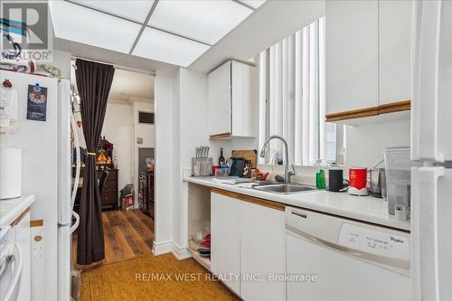 #905 -26 Hanover Rd, Brampton, ON - Indoor Photo Showing Kitchen With Double Sink