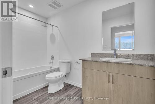 #407 -1098 Paisley Rd E, Guelph, ON - Indoor Photo Showing Bathroom