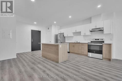#407 -1098 Paisley Rd E, Guelph, ON - Indoor Photo Showing Kitchen