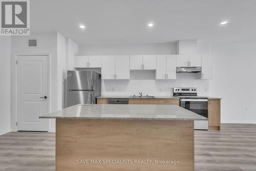 #407 -1098 Paisley Rd E, Guelph, ON - Indoor Photo Showing Kitchen With Upgraded Kitchen