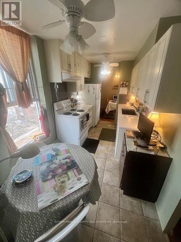 #910 -420 Mill Rd, Toronto, ON - Indoor Photo Showing Kitchen