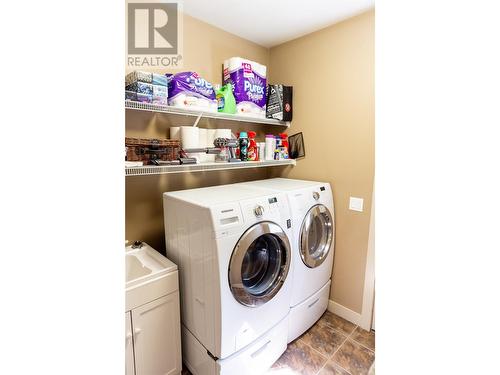 2592 Alpen Paradies Road Unit# 56, Blind Bay, BC - Indoor Photo Showing Laundry Room