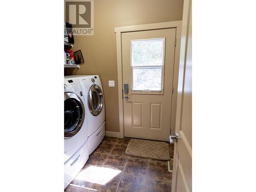 2592 Alpen Paradies Road Unit# 56 Lot# Sl 68, Blind Bay, BC - Indoor Photo Showing Laundry Room