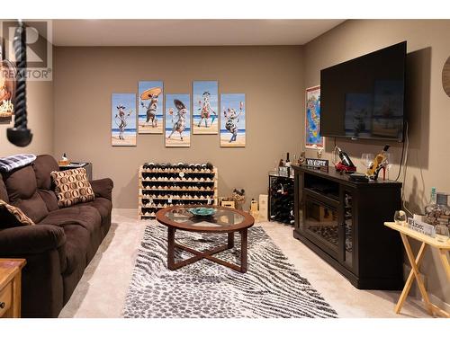 2592 Alpen Paradies Road Unit# 56 Lot# Sl 68, Blind Bay, BC - Indoor Photo Showing Living Room
