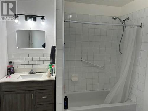 250 Bond Street, Sudbury, ON - Indoor Photo Showing Bathroom