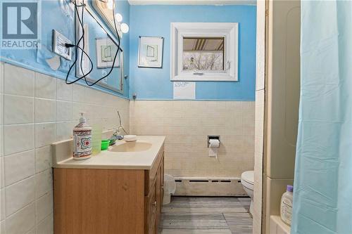 466 Draper Street, Pembroke, ON - Indoor Photo Showing Bathroom