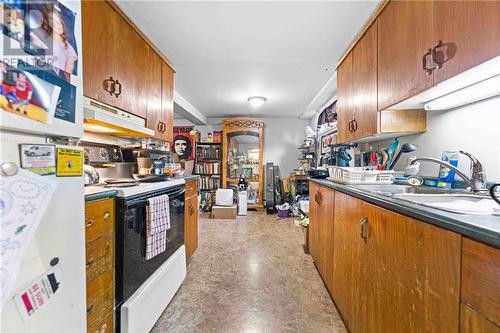 466 Draper Street, Pembroke, ON - Indoor Photo Showing Kitchen