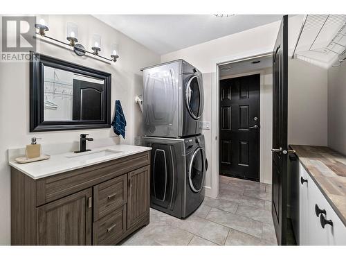 321 Rio Drive S, Kelowna, BC - Indoor Photo Showing Laundry Room