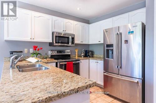 925 Knotty Pine Grve, Mississauga, ON - Indoor Photo Showing Kitchen With Double Sink
