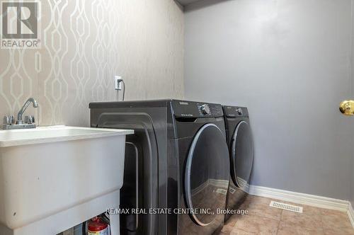925 Knotty Pine Grve, Mississauga, ON - Indoor Photo Showing Laundry Room