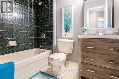 925 Knotty Pine Grve, Mississauga, ON - Indoor Photo Showing Bathroom