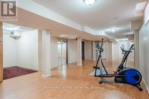 925 Knotty Pine Grve, Mississauga, ON - Indoor Photo Showing Gym Room