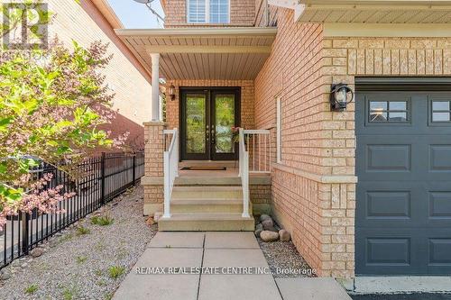 925 Knotty Pine Grve, Mississauga, ON - Outdoor With Exterior