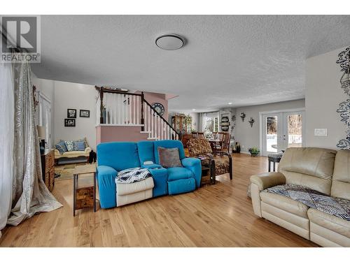 15720 E Thompson Road, Prince George, BC - Indoor Photo Showing Living Room