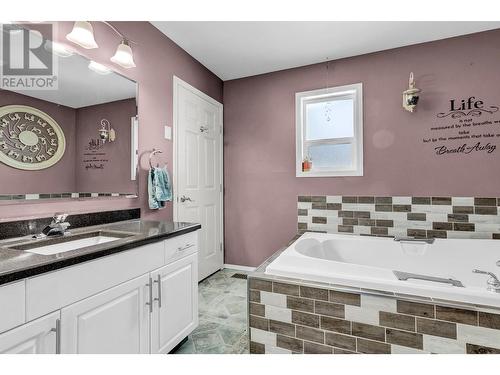 15720 E Thompson Road, Prince George, BC - Indoor Photo Showing Bathroom