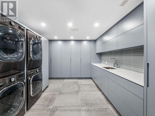 210 Chartwell Road, Oakville, ON - Indoor Photo Showing Laundry Room