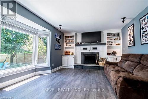 35 Countryside Drive, Welland, ON - Indoor Photo Showing Living Room With Fireplace