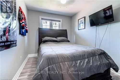 35 Countryside Dr, Welland, ON - Indoor Photo Showing Bedroom