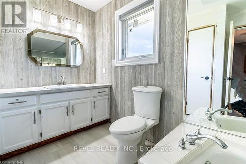 35 Countryside Dr, Welland, ON - Indoor Photo Showing Bathroom