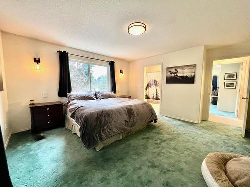 8820 Slocan South Road, Slocan, BC - Indoor Photo Showing Bedroom