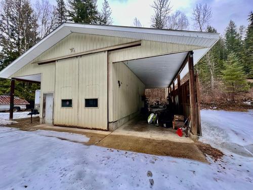 8820 Slocan South Road, Slocan, BC - Outdoor With Exterior