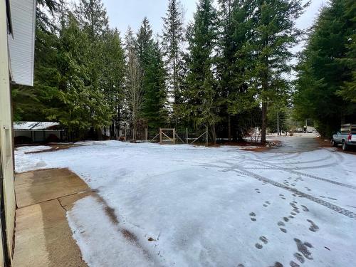 8820 Slocan South Road, Slocan, BC - Outdoor