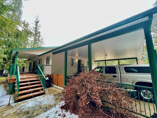 8820 Slocan South Road, Slocan, BC - Outdoor