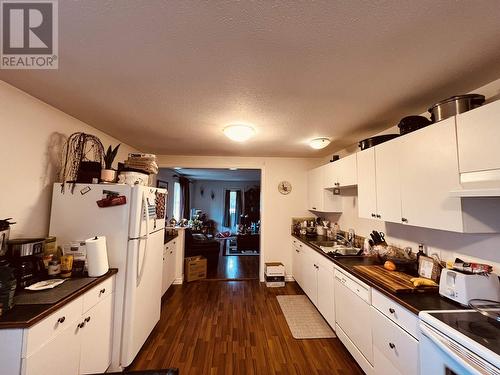 3938 Wren Avenue, Terrace, BC - Indoor Photo Showing Kitchen