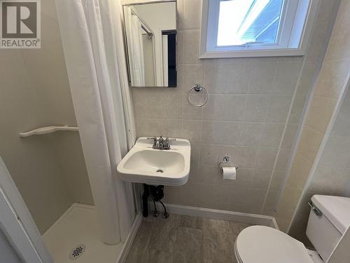 3938 Wren Avenue, Terrace, BC - Indoor Photo Showing Bathroom