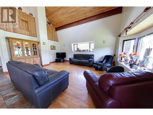 574 Relkey Road, Summerland, BC - Indoor Photo Showing Living Room