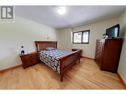 574 Relkey Road, Summerland, BC - Indoor Photo Showing Bedroom