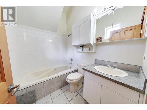 574 Relkey Road, Summerland, BC - Indoor Photo Showing Bathroom