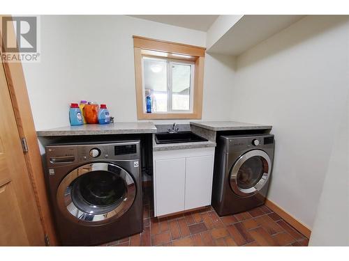 574 Relkey Road, Summerland, BC - Indoor Photo Showing Laundry Room