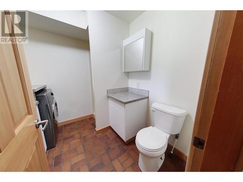 574 Relkey Road, Summerland, BC - Indoor Photo Showing Bathroom