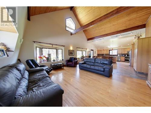 574 Relkey Road, Summerland, BC - Indoor Photo Showing Living Room
